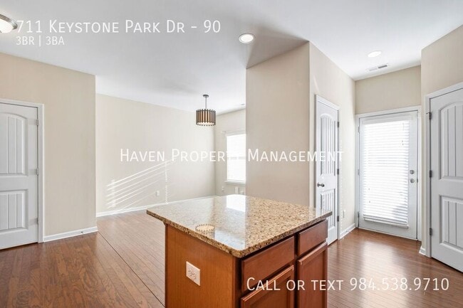 Building Photo - 711 Keystone Park Dr