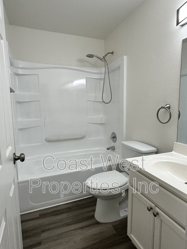 Building Photo - 382 Acacia Ave