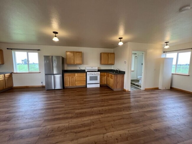 Building Photo - Marilann CT