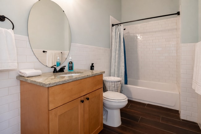 Building Photo - 523 Park Ave