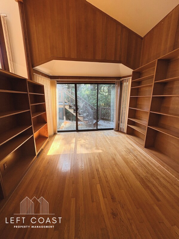 Building Photo - 132 Salishan Dr