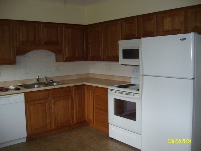 Building Photo - 3 bd-1 1/2 bath