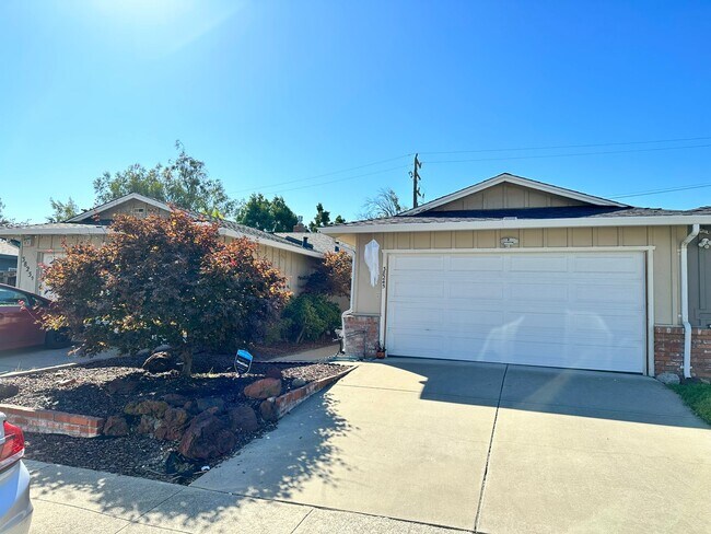 Primary Photo - 38245 Parkmont Dr