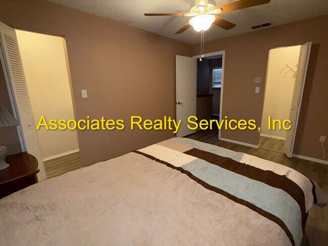 Building Photo - 2-Bedroom Condo with Dual Balconies and PO...