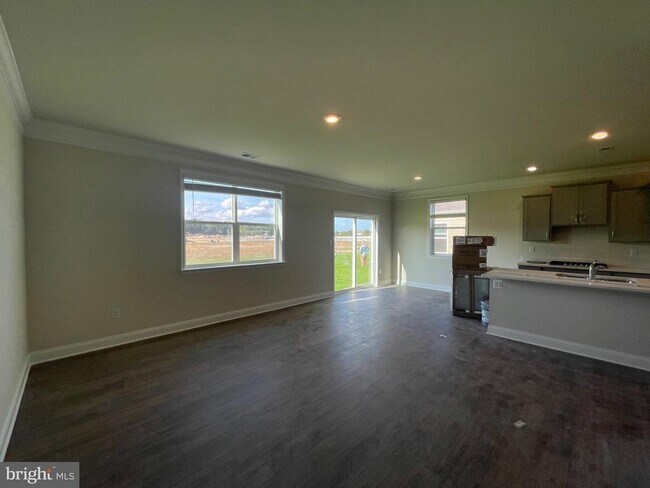 Building Photo - 33016 Blue Iris Rd