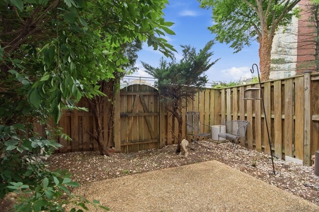 Building Photo - 1608 Key Blvd