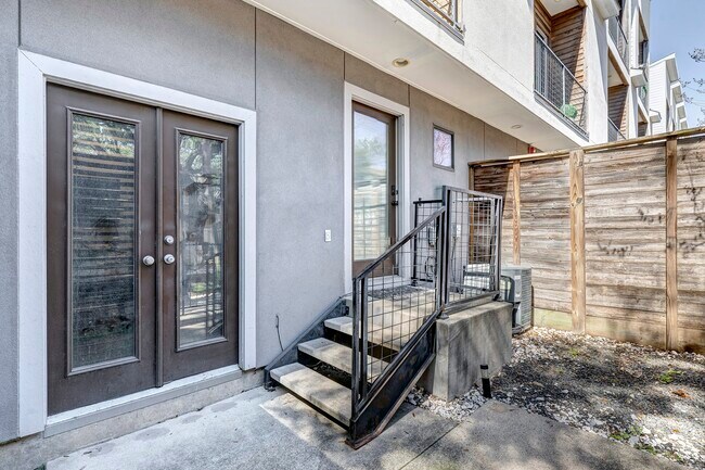 Building Photo - 1525 Birdsall St