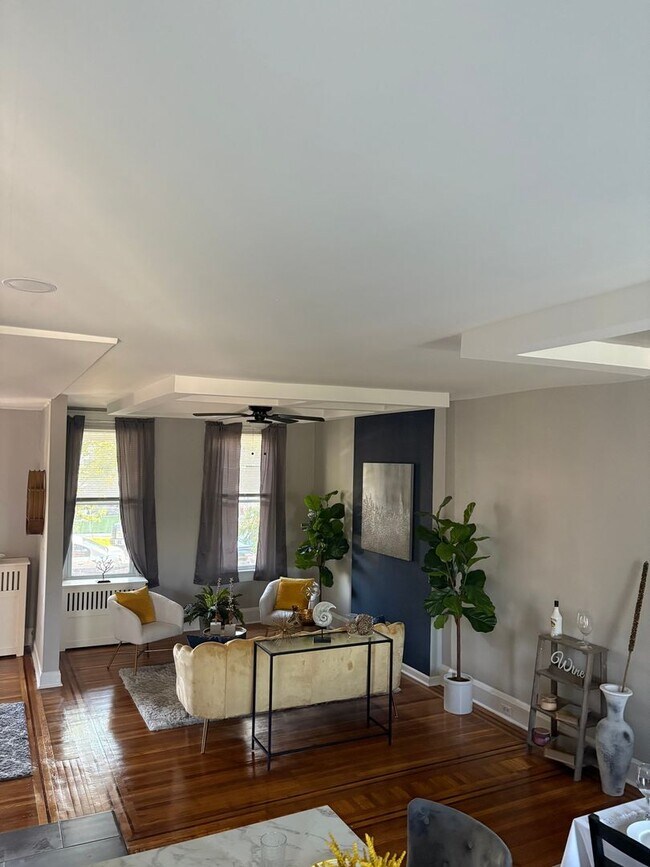 Building Photo - Charming 3BR Townhome in Baltimore Lake Montelbello
