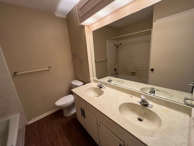 Building Photo - 4526 Maybrook Woods St