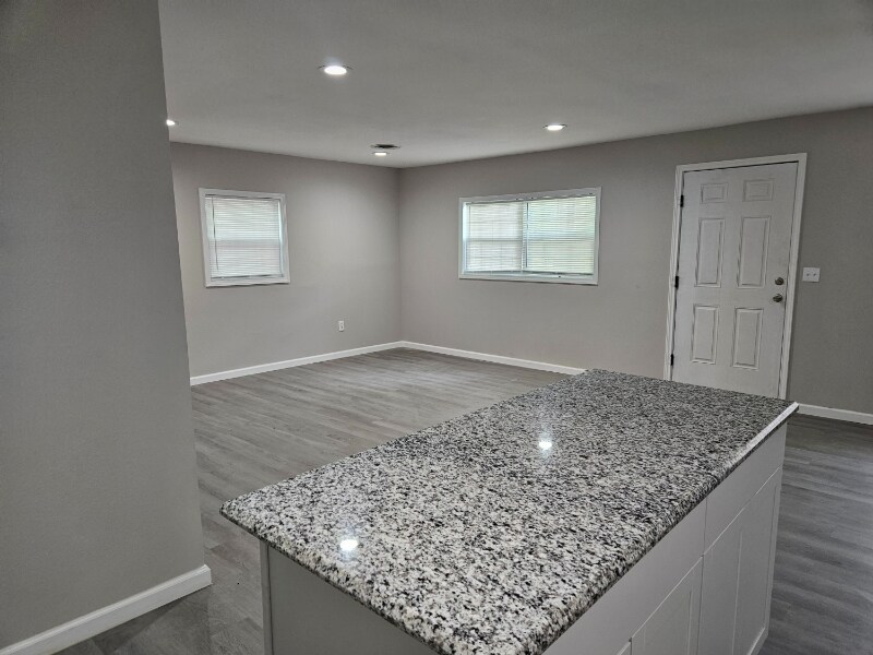 Building Photo - 3737 N Garrison Ave