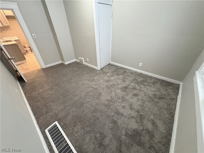 Building Photo - 1924 E 123rd St