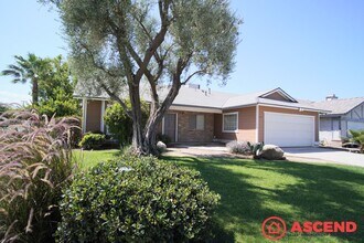 Building Photo - Lovely Home In Southwest Bakersfield!