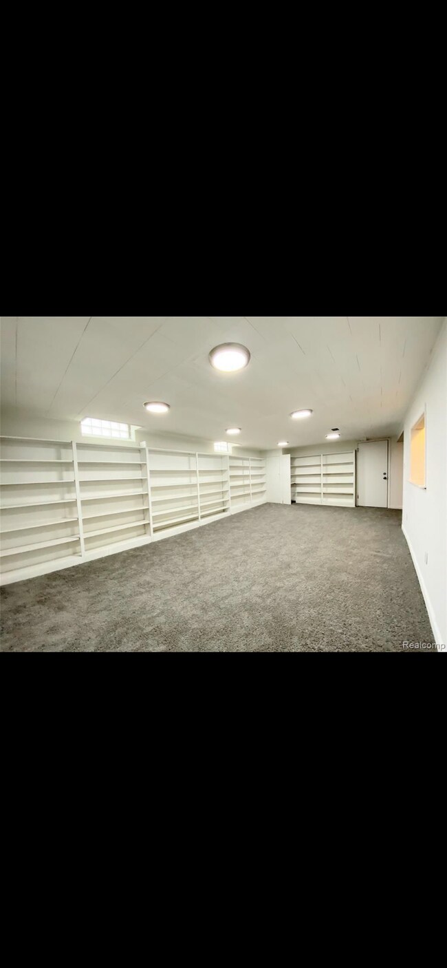 Building Photo - 22837 Sunnyside St