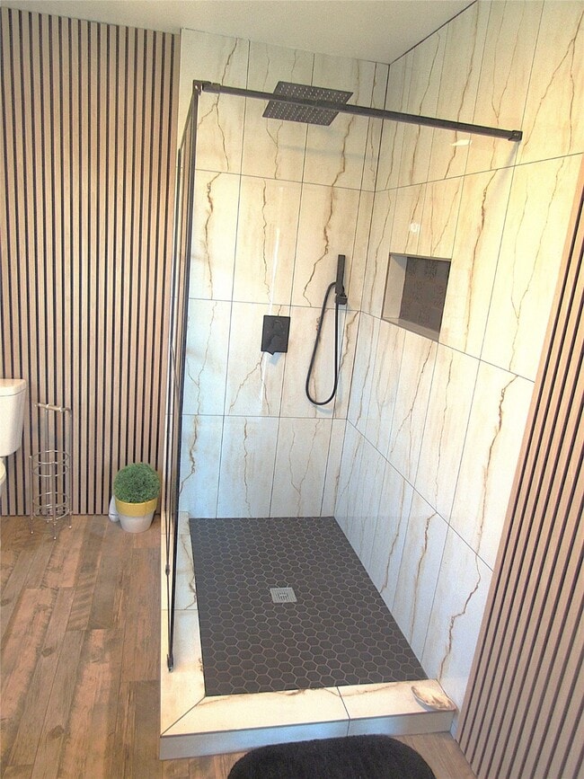 Building Photo - 2503 River Crest Dr