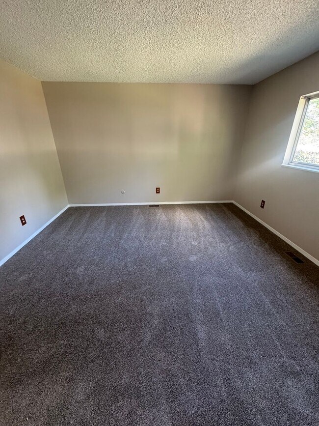 Building Photo - Lovely 3 bedroom 2 bath in North Colorado ...