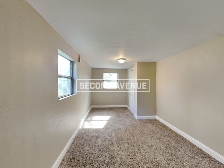 Building Photo - 1584 W 27th St