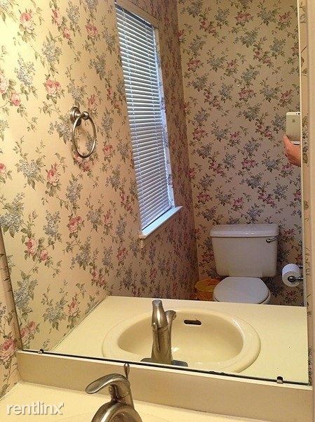 Building Photo - 3 br, 2.5 bath Townhome - 19 Woodward Lane