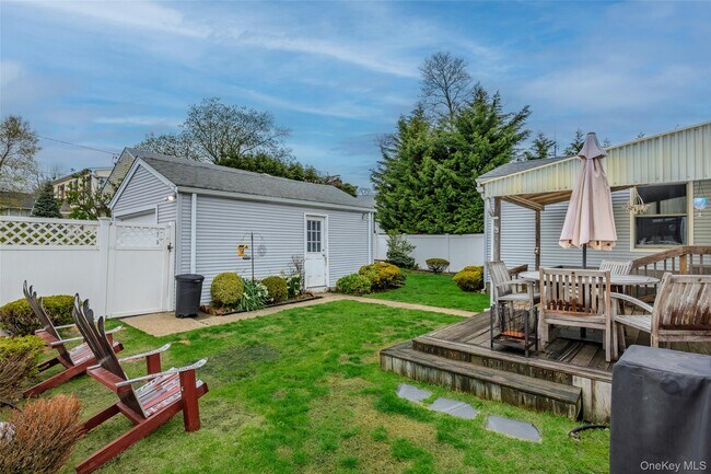 Building Photo - 25 E Shore Dr