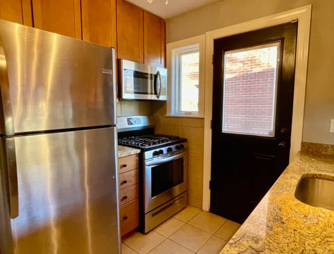 Building Photo - 3701 W North Shore Ave