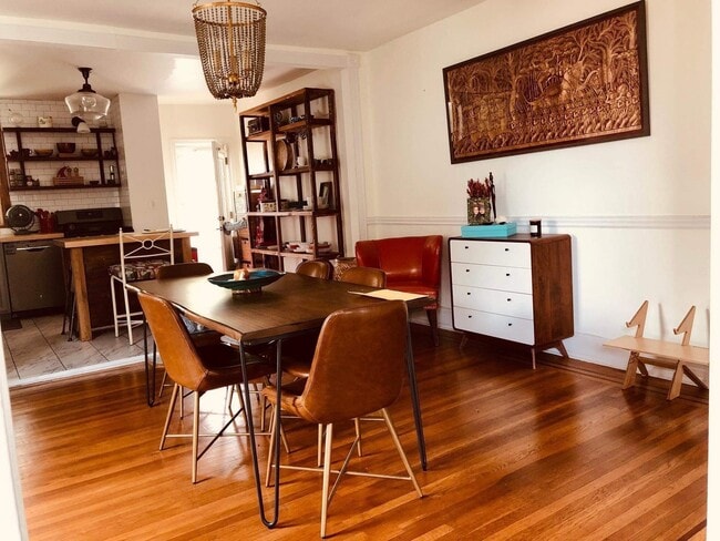 Dining, Kitchen - 701 W 37th St