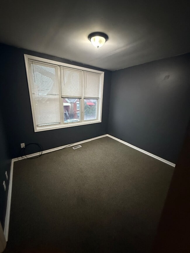 Building Photo - 2612 W 25th St