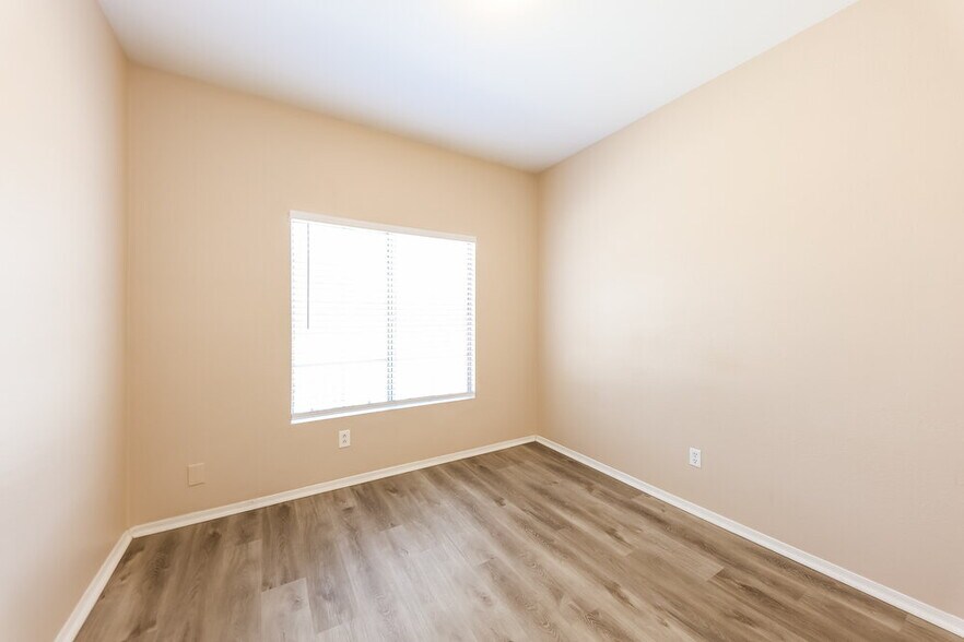 Building Photo - 14815 W Dovestar Dr