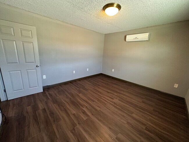 Building Photo - Peaceful country living with great access ...
