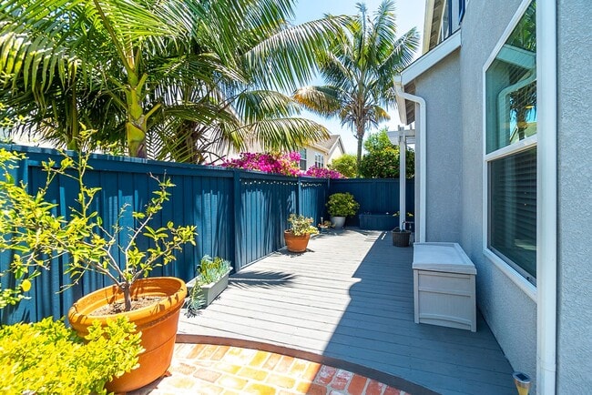 Building Photo - Quiet and Private 3 Bedroom Home in The Cape Community!