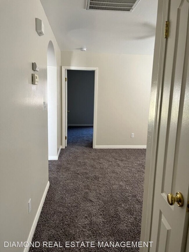 Building Photo - 3 br, 2 bath House - 300 SHERMAN PEAK DR.