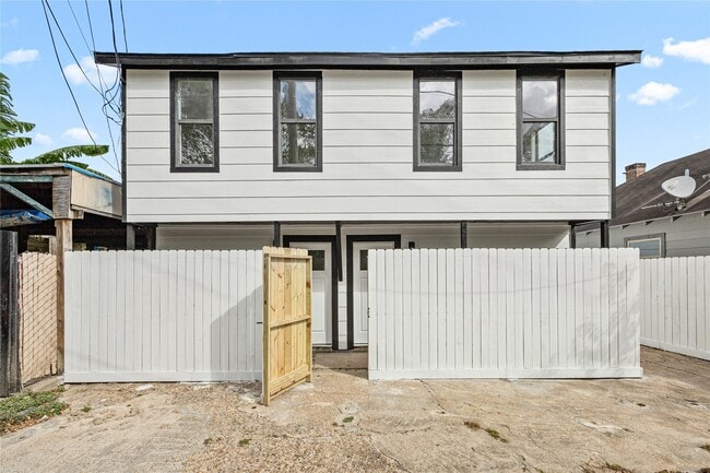 Building Photo - 3229 Holman St