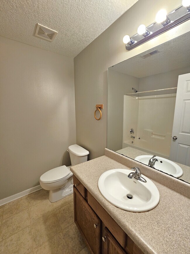 Building Photo - 35 Waukegan Way