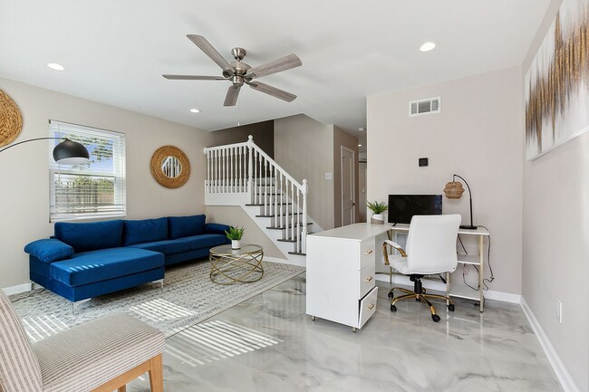 Building Photo - Beautiful LaPlace Townhome