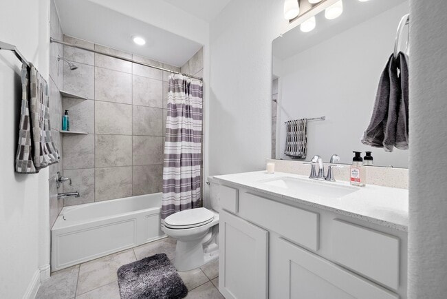 Building Photo - 11008 Mikula Dr