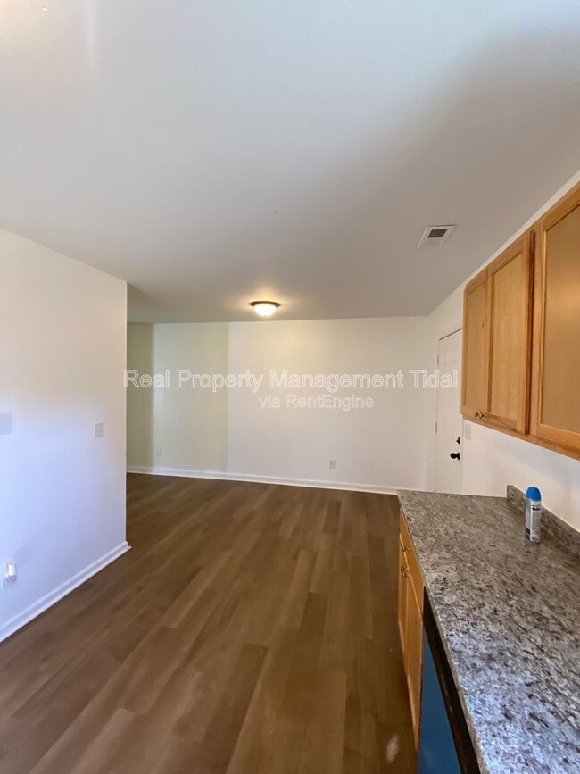 Building Photo - 726 19th St