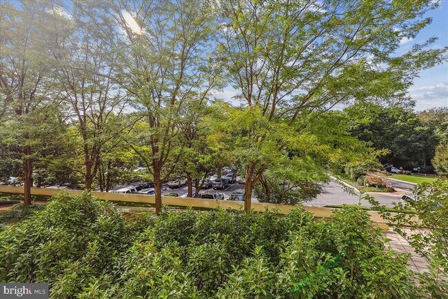 Building Photo - 10401 Grosvenor Pl