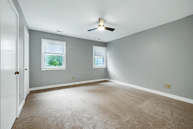 Building Photo - 5544 Kaplan Dr