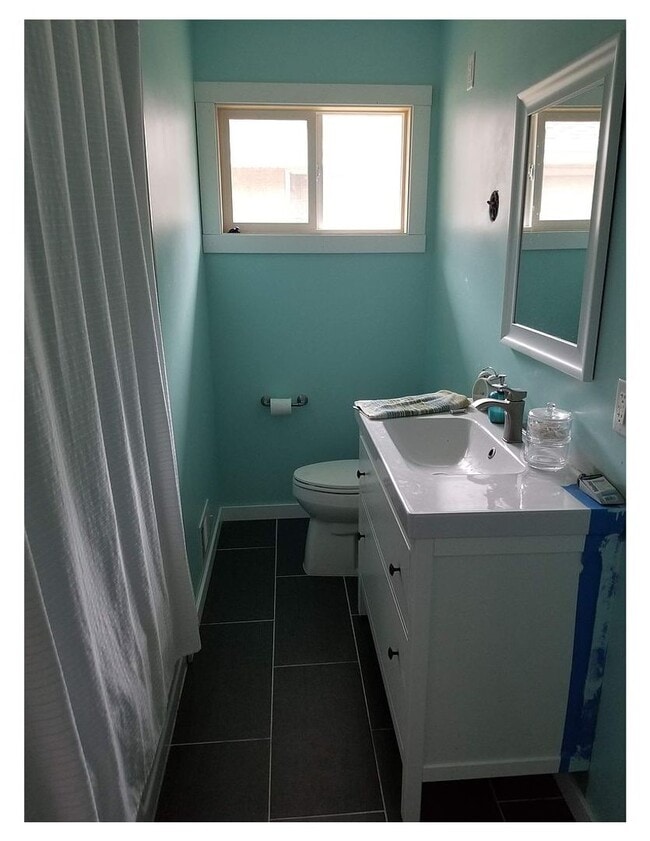 Building Photo - Spacious 4-Bedroom Home Near Airport, Lake...