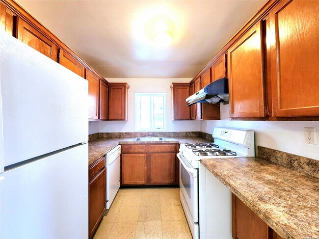 Building Photo - 96-03-96-91 91st Ave