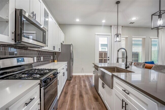 Building Photo - 8474 Berry Green Ln