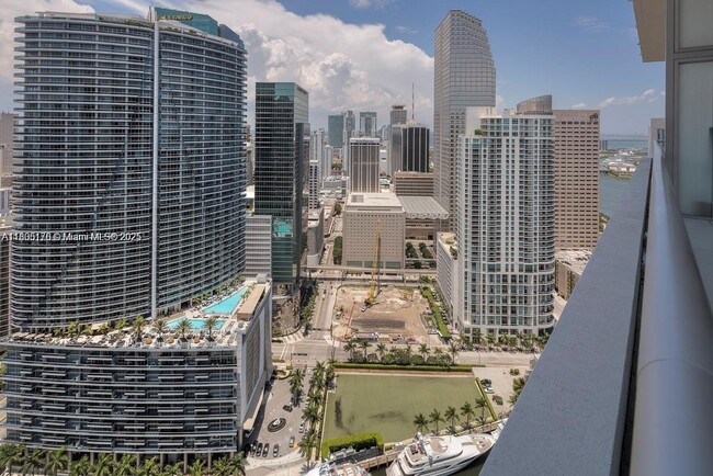 Building Photo - 465 Brickell Ave