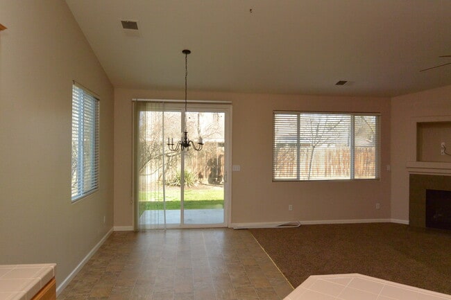 Building Photo - 6102 W Seeger Ct