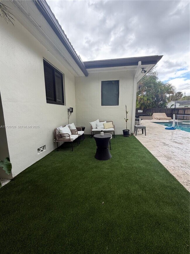 Building Photo - 9555 NW 2nd Ave