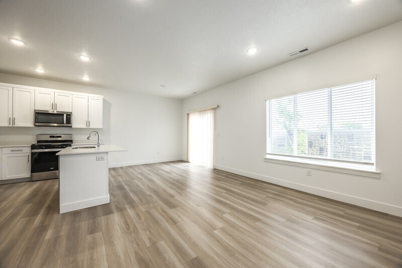 Building Photo - 1303 E 920 N
