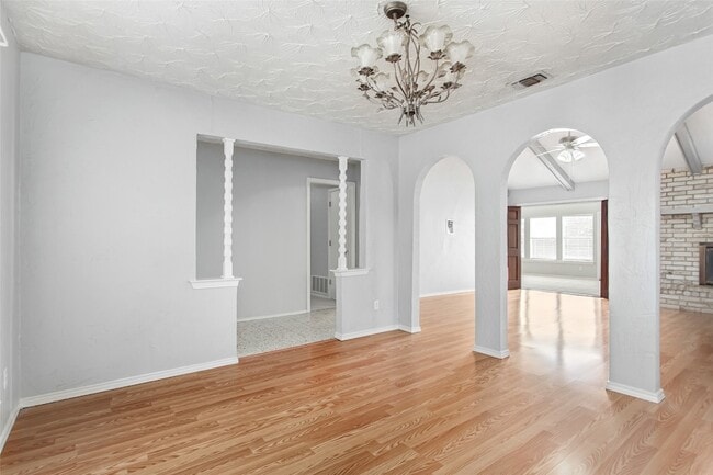 Building Photo - 2732 Parkhaven Dr