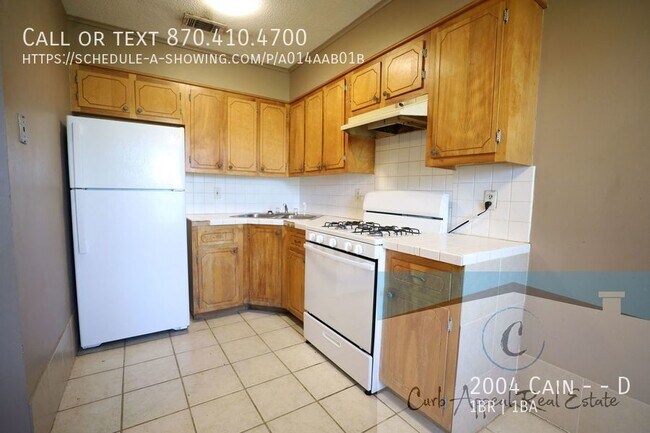 Building Photo - Move in special $500!! Recently renovated ...