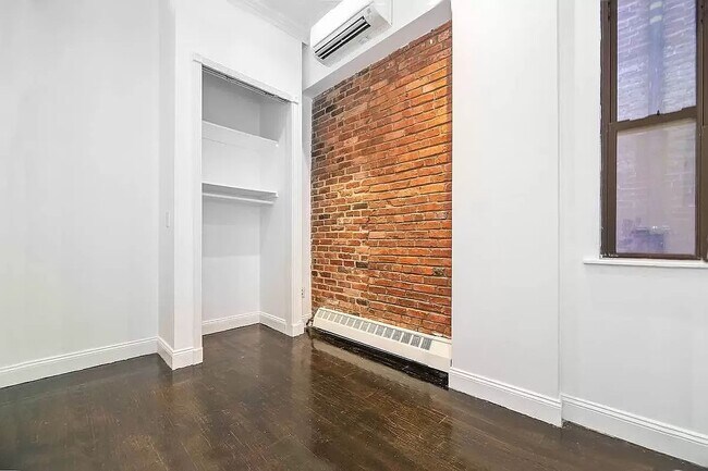 Building Photo - 328 E 4th St