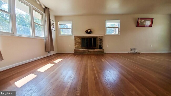 Building Photo - 6415 Rockhurst Rd