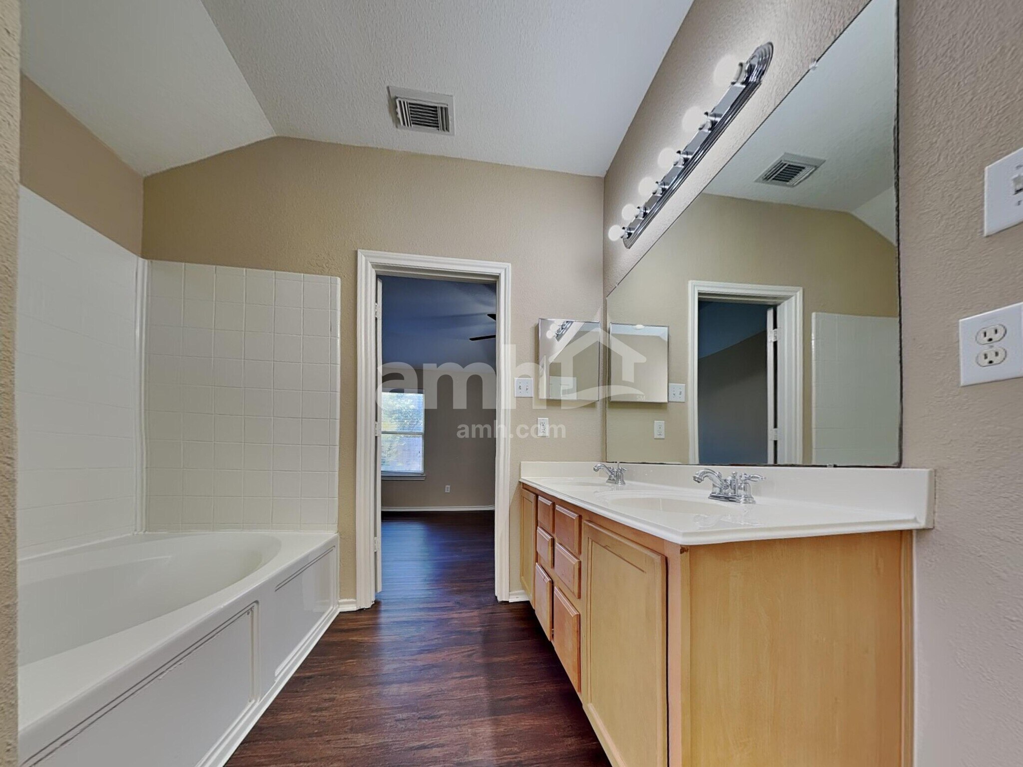 Building Photo - 9215 Birch Springs Dr