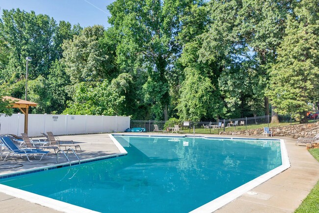 Building Photo - 1800 Jefferson Park Avenue #52 – Prime UVA Location!