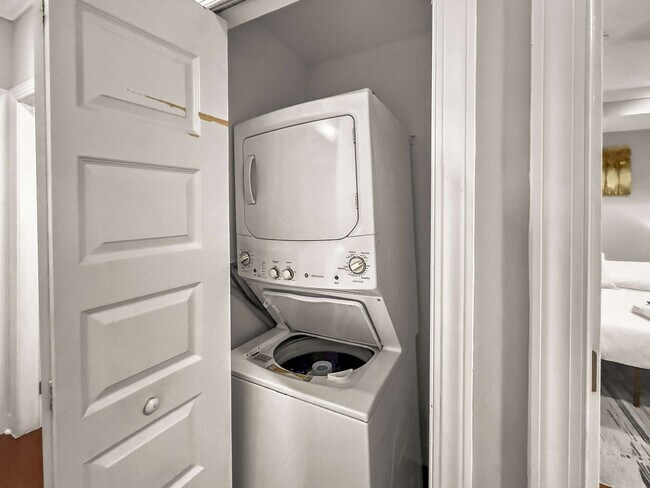 Building Photo - 606 S 2nd St